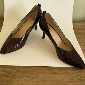 Leather Pumps, Amalfi by Rangoni shoes, Chocolate crocodile texture, Size 9